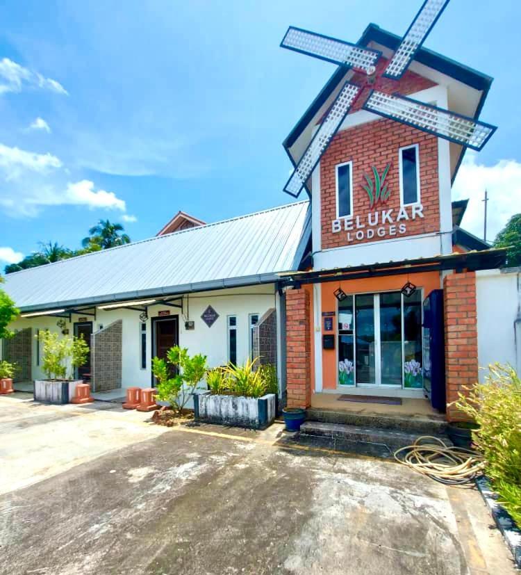 Belukar Lodges Private Homestay パンタイ・サナング エクステリア 写真