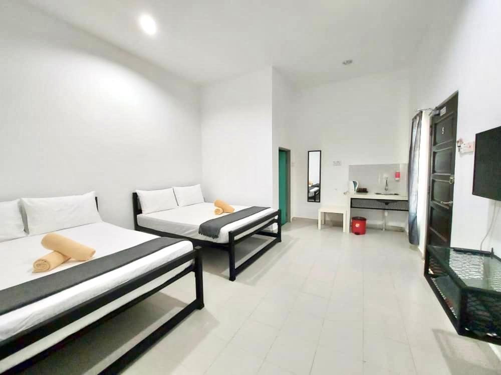 Belukar Lodges Private Homestay パンタイ・サナング エクステリア 写真