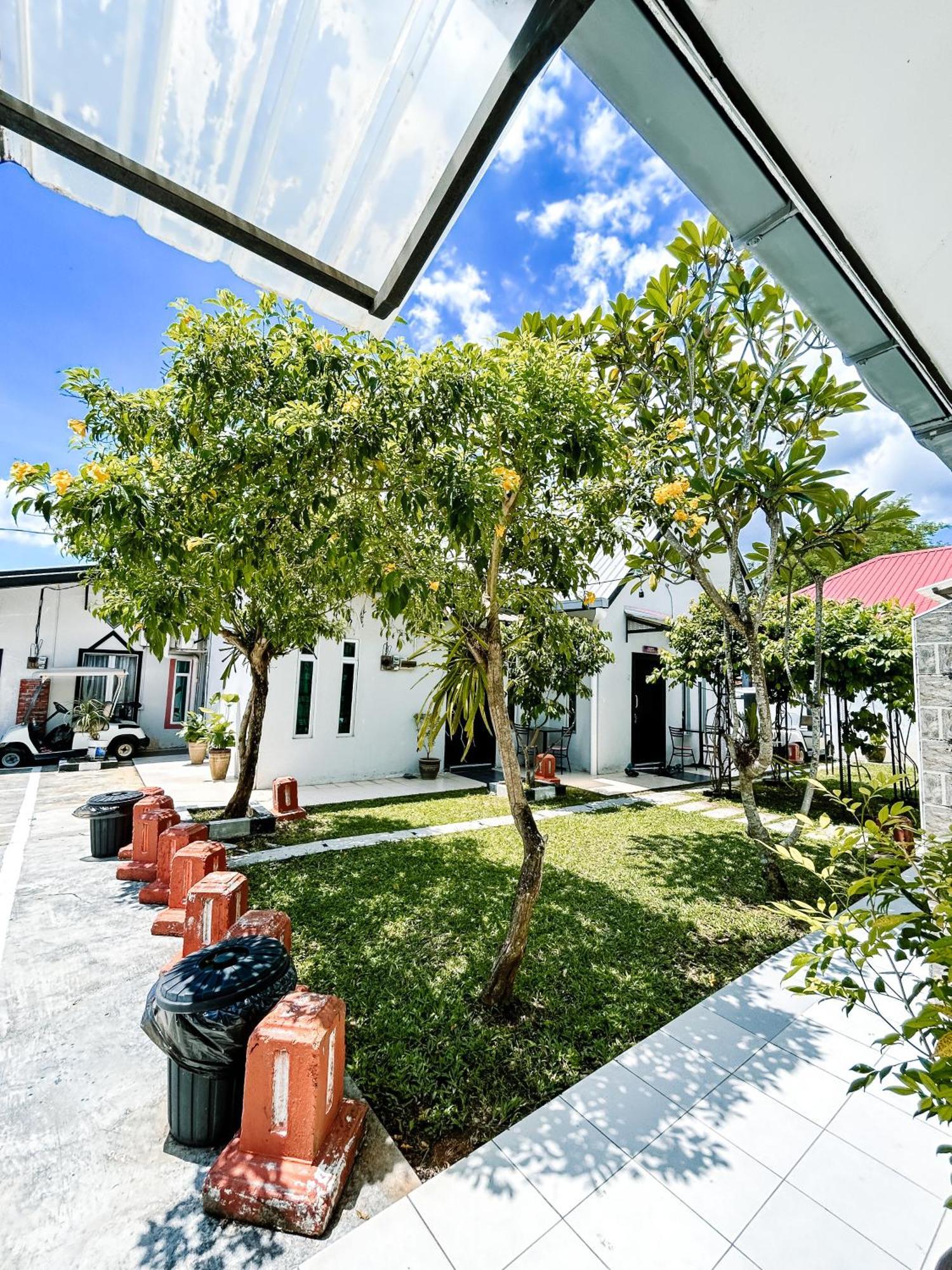 Belukar Lodges Private Homestay パンタイ・サナング エクステリア 写真