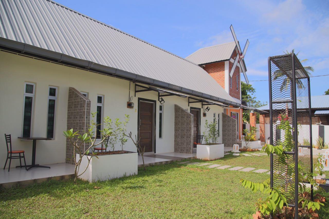 Belukar Lodges Private Homestay パンタイ・サナング エクステリア 写真